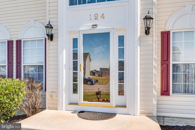 124 CHANDLERS GLEN DR, Bunker Hill, WV 25413