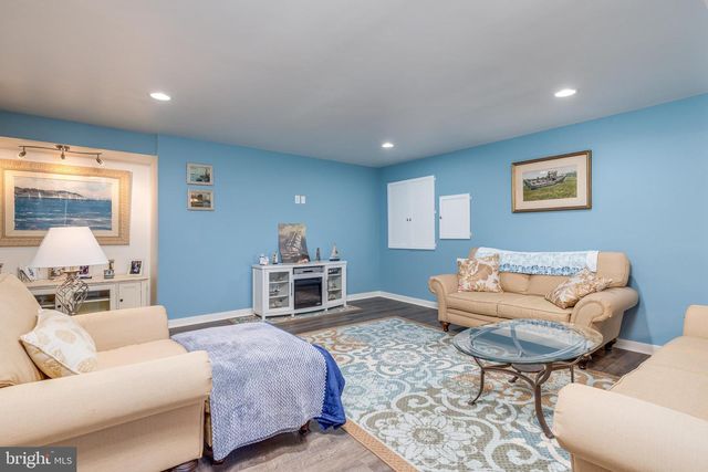 124 CHANDLERS GLEN DR, Bunker Hill, WV 25413