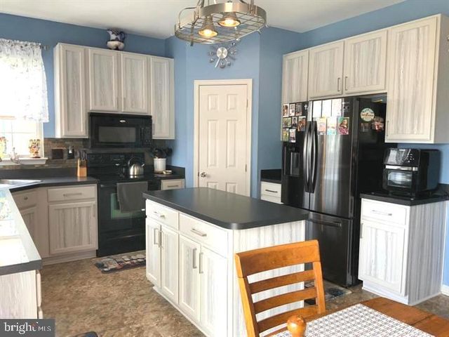 124 CHANDLERS GLEN DR, Bunker Hill, WV 25413