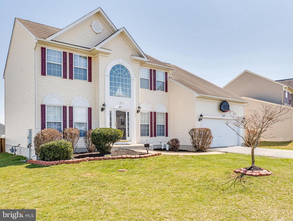 124 CHANDLERS GLEN DR, Bunker Hill, WV 25413