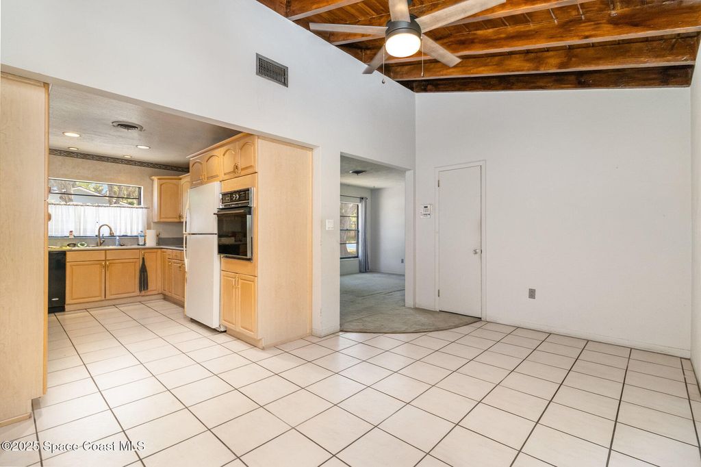 Image 12 of property listing at 198 Magnolia Avenue, Melbourne, FL 32935