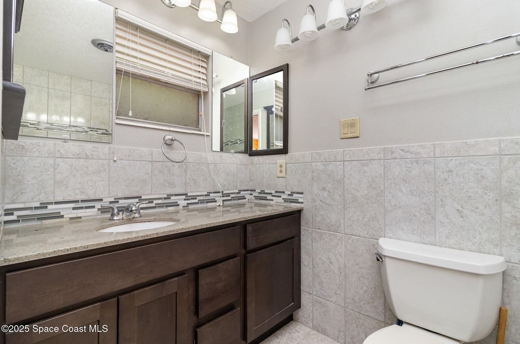 Image 16 of property listing at 198 Magnolia Avenue, Melbourne, FL 32935