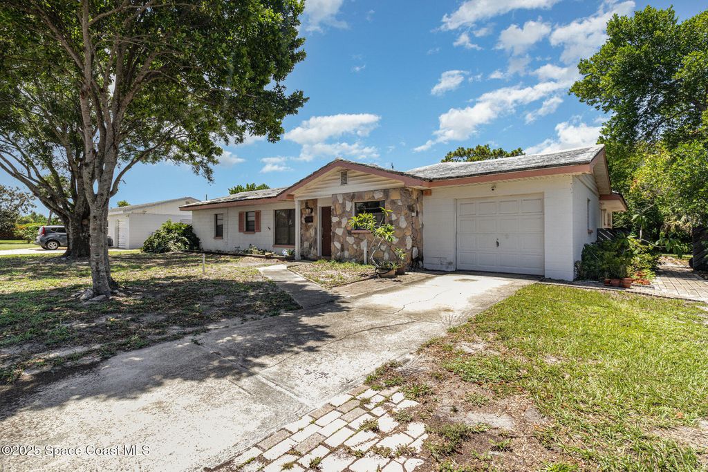 Image 2 of property listing at 198 Magnolia Avenue, Melbourne, FL 32935
