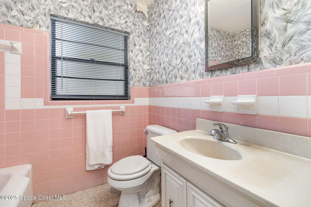 Image 23 of property listing at 198 Magnolia Avenue, Melbourne, FL 32935