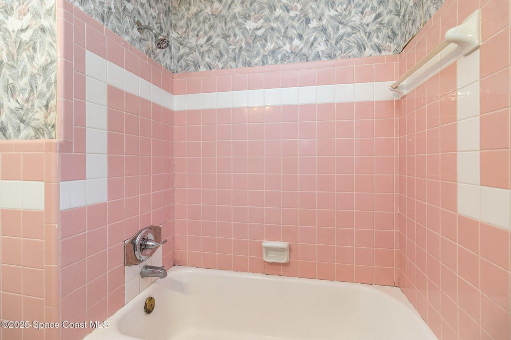 Image 24 of property listing at 198 Magnolia Avenue, Melbourne, FL 32935