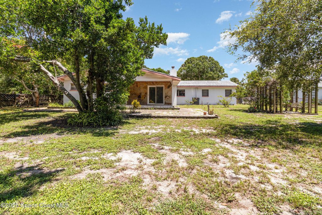 Image 4 of property listing at 198 Magnolia Avenue, Melbourne, FL 32935