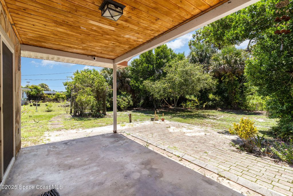 Image 5 of property listing at 198 Magnolia Avenue, Melbourne, FL 32935
