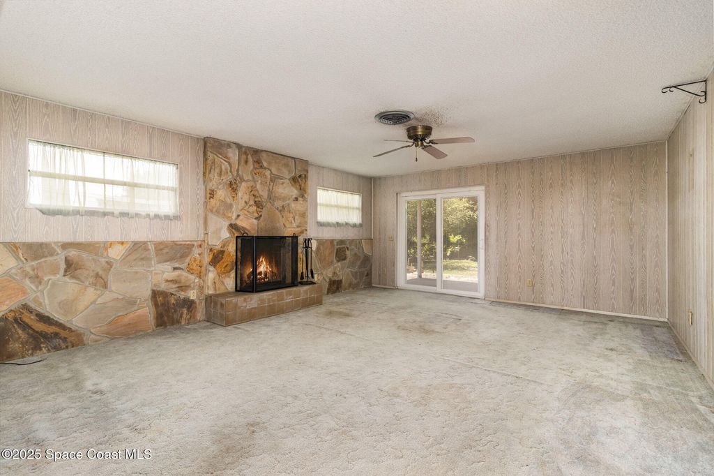 Image 6 of property listing at 198 Magnolia Avenue, Melbourne, FL 32935