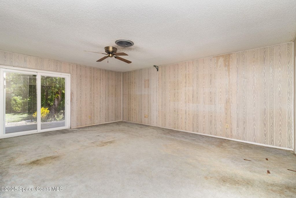 Image 7 of property listing at 198 Magnolia Avenue, Melbourne, FL 32935