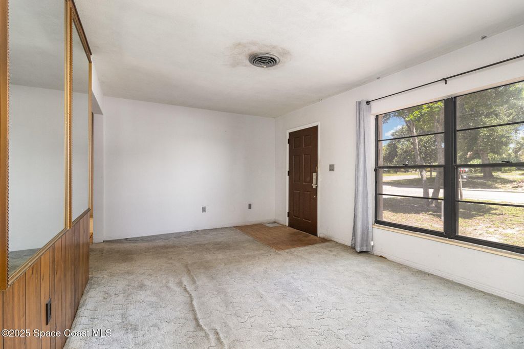 Image 8 of property listing at 198 Magnolia Avenue, Melbourne, FL 32935