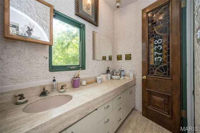 235 Quindaro Drive, Florissant, MO 63034