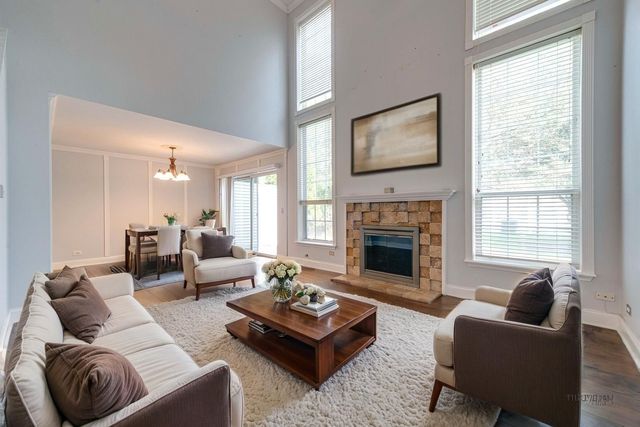 115 Meadowbrook Lane 115, Lake Bluff, IL 60044