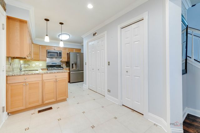 115 Meadowbrook Lane 115, Lake Bluff, IL 60044