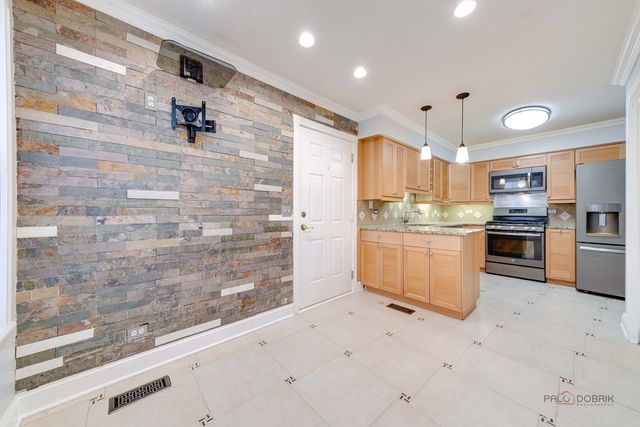 115 Meadowbrook Lane 115, Lake Bluff, IL 60044