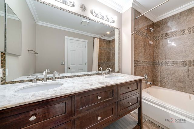 115 Meadowbrook Lane 115, Lake Bluff, IL 60044