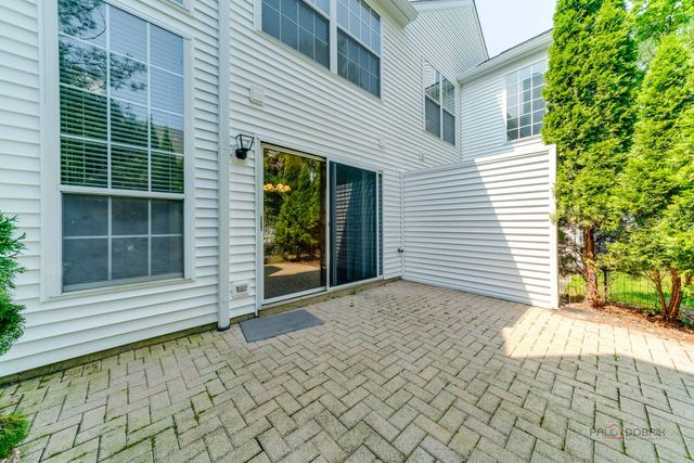 115 Meadowbrook Lane 115, Lake Bluff, IL 60044