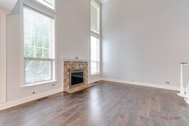 115 Meadowbrook Lane 115, Lake Bluff, IL 60044