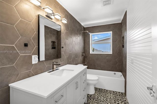 1151 NE 42nd Ct, Pompano Beach, FL 33064