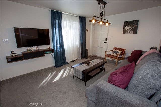 33067 Robin, Running Springs, CA 92382