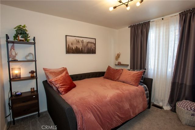 33067 Robin, Running Springs, CA 92382