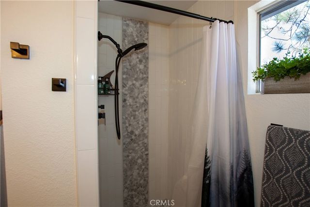 33067 Robin, Running Springs, CA 92382