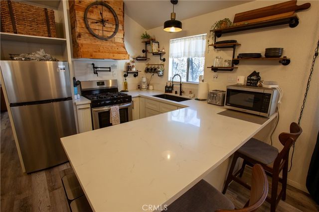 33067 Robin, Running Springs, CA 92382