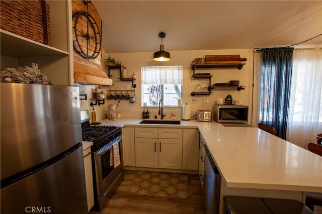 33067 Robin, Running Springs, CA 92382