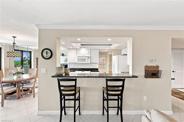 10475 Gulf Shore DR 114, Naples, FL 34108