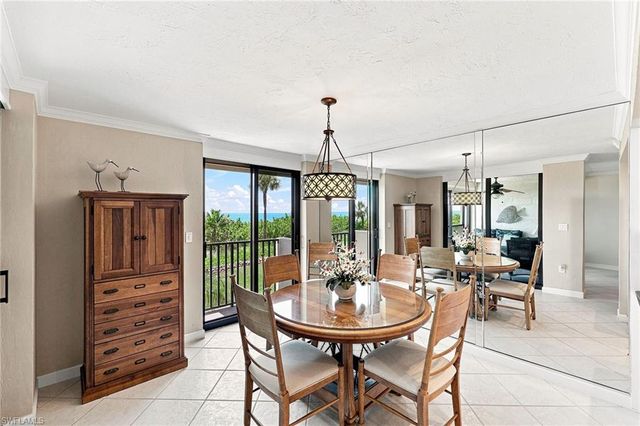 10475 Gulf Shore DR 114, Naples, FL 34108