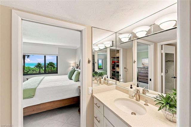 10475 Gulf Shore DR 114, Naples, FL 34108