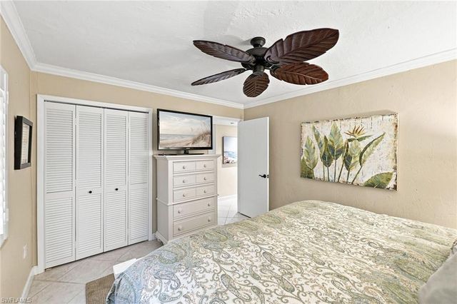 10475 Gulf Shore DR 114, Naples, FL 34108