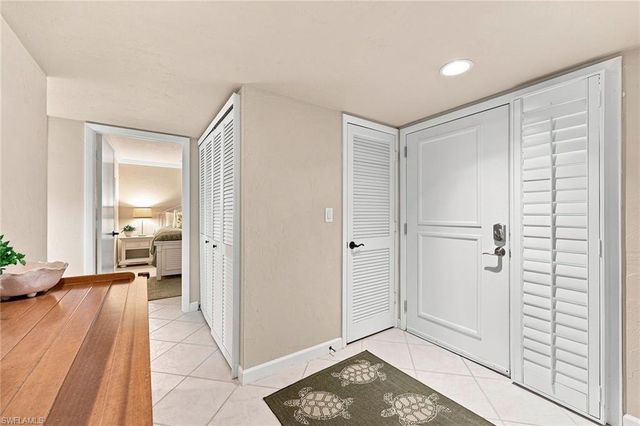 10475 Gulf Shore DR 114, Naples, FL 34108