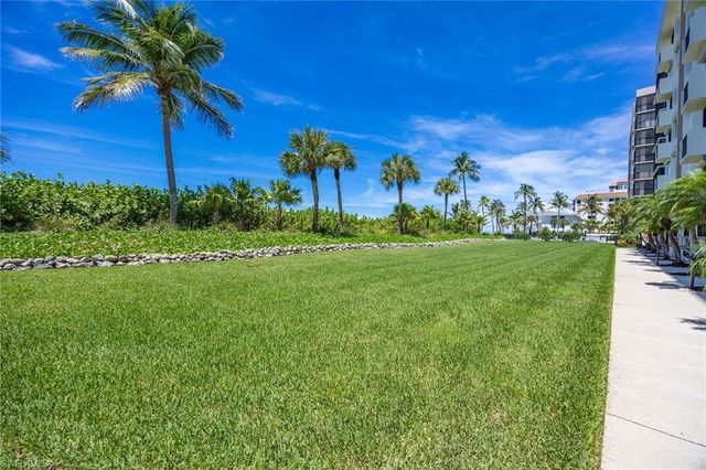 10475 Gulf Shore DR 114, Naples, FL 34108