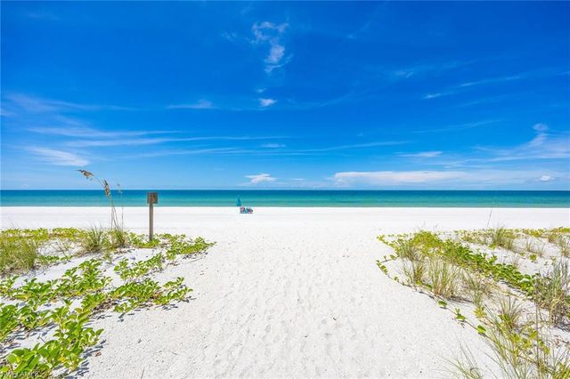 10475 Gulf Shore DR 114, Naples, FL 34108