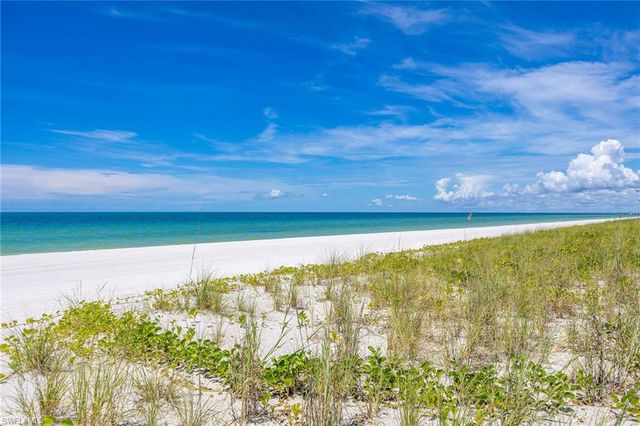 10475 Gulf Shore DR 114, Naples, FL 34108