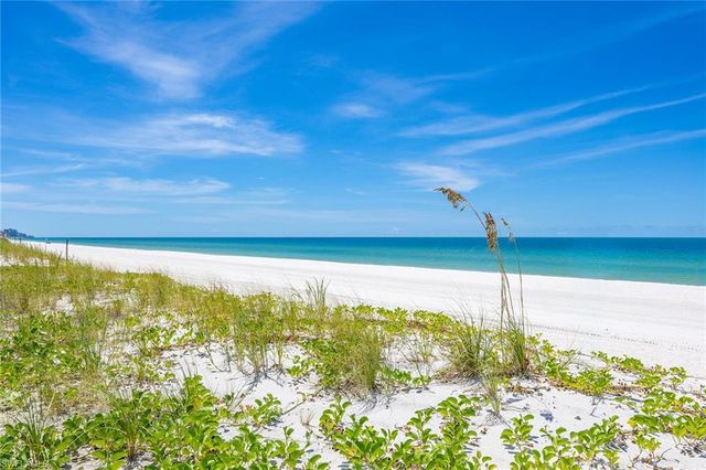 10475 Gulf Shore DR 114, Naples, FL 34108