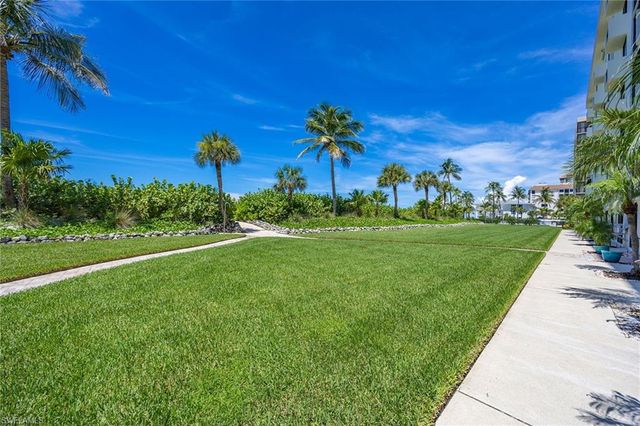 10475 Gulf Shore DR 114, Naples, FL 34108