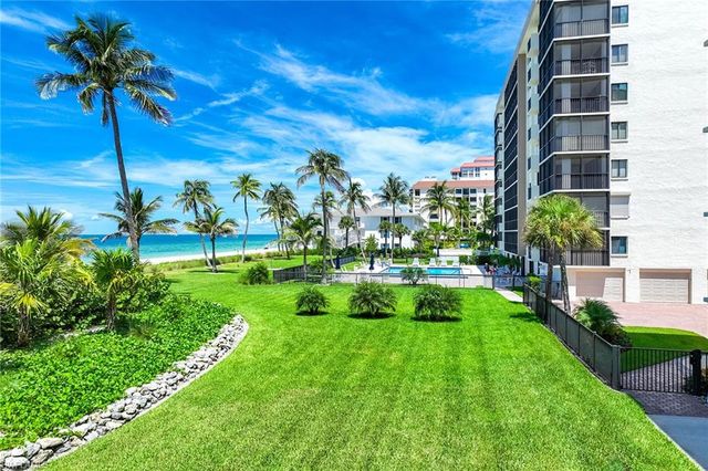 10475 Gulf Shore DR 114, Naples, FL 34108