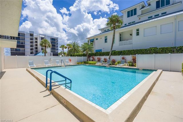 10475 Gulf Shore DR 114, Naples, FL 34108