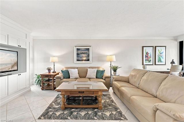 10475 Gulf Shore DR 114, Naples, FL 34108