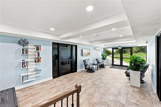 10475 Gulf Shore DR 114, Naples, FL 34108