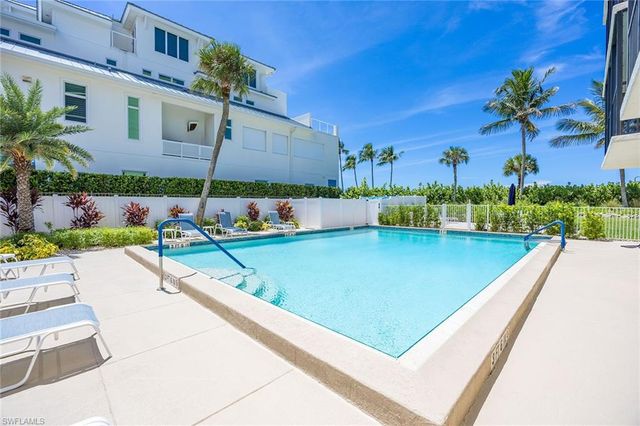 10475 Gulf Shore DR 114, Naples, FL 34108