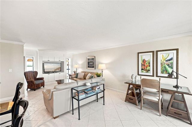 10475 Gulf Shore DR 114, Naples, FL 34108