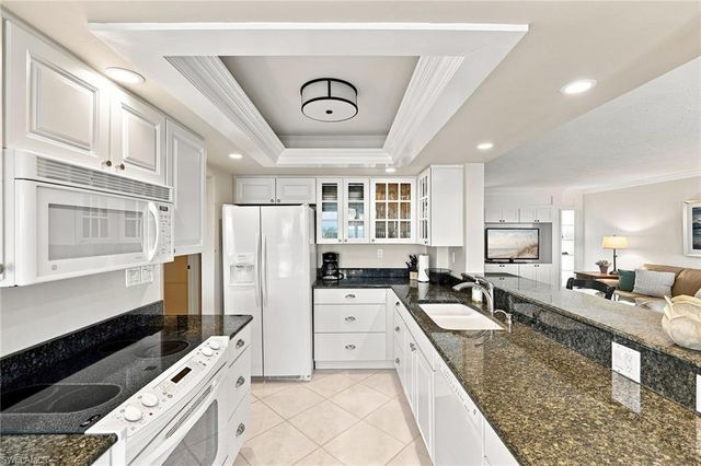 10475 Gulf Shore DR 114, Naples, FL 34108
