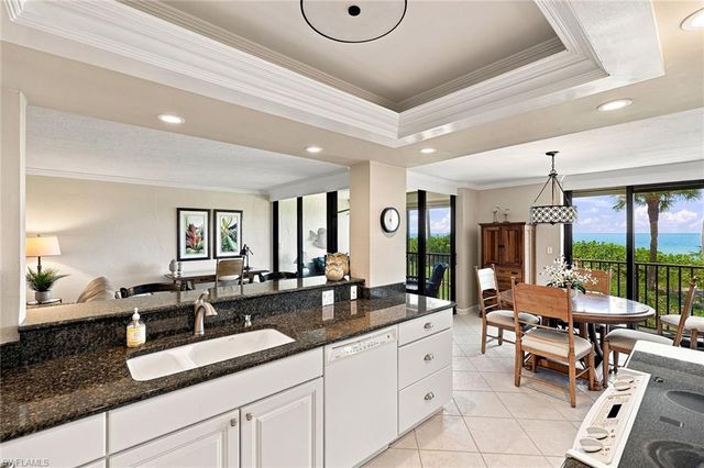 10475 Gulf Shore DR 114, Naples, FL 34108