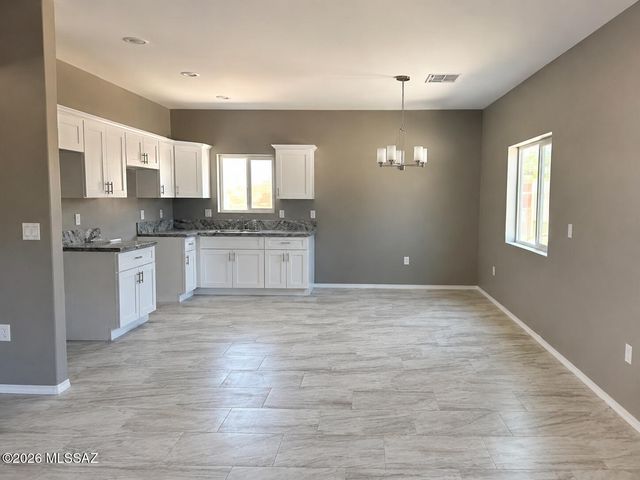3468 S 9th Avenue, Tucson, AZ 85713