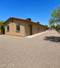 3468 S 9th Avenue, Tucson, AZ 85713
