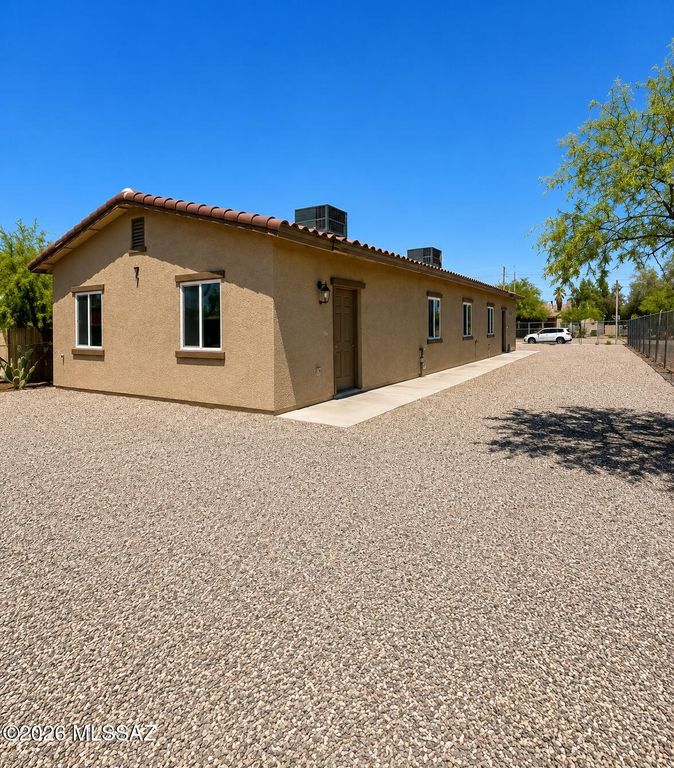 3468 S 9th Avenue, Tucson, AZ 85713