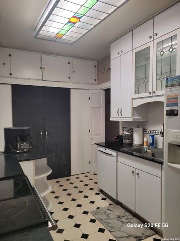 250 W Mandalay, San Antonio, TX 78212