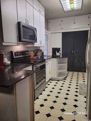 250 W Mandalay, San Antonio, TX 78212